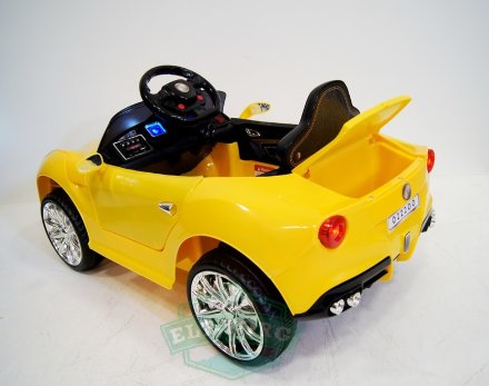 Электромобиль RiverToys Ferrari O222OO-YELLOW-LEATHER