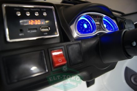 Электромобиль RiverToys AUDI Q7-WHITE